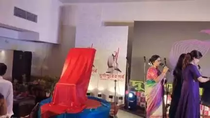 ফরিদপুর দুর্গাপুর: দক্ষিণবঙ্গে রিয়েলিটি শো দুর্গাপুরের গর্বের আনুষ্ঠানিক থিম সং ও ট্রফি আনুষ্ঠানিক উন্মোচন সিটি সেন্টারের বেসরকারি হোটেলে