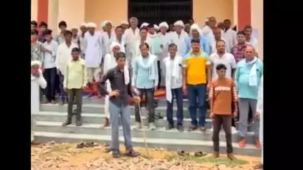लालसोट: महाराजपुरा गांव में चारागाह भूमि के आवंटन को लेकर खड़ा हुआ विवाद, गलत तरीके से जमीन आवंटन करने का आरोप लगाकर ग्रामीण बै