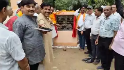 सोरांव: गोविंदपुर वार्ड नंबर 72 में महापौर गणेश केसरवानी ने बड़े ट्यूबवेल का किया लोकार्पण