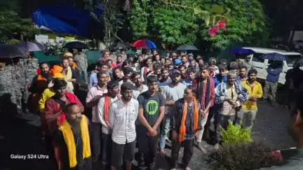 कोंडागांव: कोंडागांव में अवैध रूप से रहने वाले बाहरी लोगों के खिलाफ पुलिस ने की सख्त कार्रवाई, 74 संदिग्ध लोगों को किया गिरफ्तार