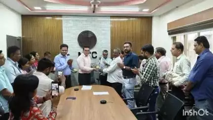 નવસારી: મહાનગરપાલિકા ખાતે નિવૃત્ત થયેલા કર્મચારીઓનો વિદાય સમારંભ કાર્યક્રમ યોજાયો