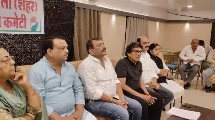 रतलाम नगर: कांग्रेस ने जीतू पटवारी पर FIR का विरोध किया, भाजपा सरकार को अजंता टॉकीज होटल में बताया तानाशाही
