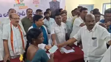 బోధన్: నవీపేట మండలంలో కళ్యాణ లక్ష్మి, షాది ముబారక్ చెక్కులను పంపిణీ చేసిన ఎమ్మెల్యే సుదర్శన్ రెడ్డి