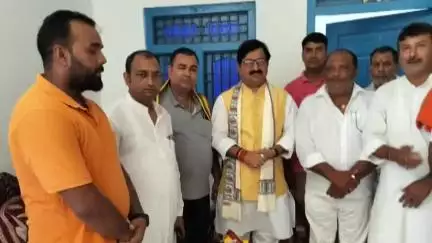 चनपटिया: चनपटिया प्रखंड क्षेत्र के तुरहापट्टी में बिहार संस्कृत शिक्षा बोर्ड के अध्यक्ष का हुआ स्वागत