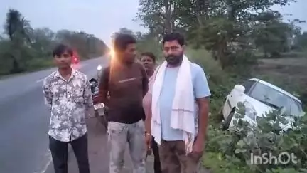 पाटन: ग्राम गुरु पिपरिया के पास अनियंत्रित होकर पलटी कार, स्थानीय लोगों ने घायल को अस्पताल पहुंचाया, घायल ने खा रखा था जहर
