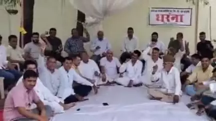 झुंझुनू: झुंझुनू के सार्वजनिक निर्माण विभाग परिसर में 5 दिन से भ्रष्टाचार के खिलाफ धरना जारी