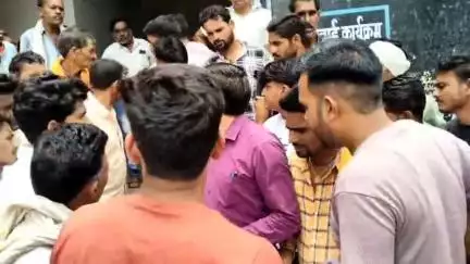 नरवर: नरवर के परागढ़ में राशन दुकान वाले ने 3 महीने से राशन नहीं दिया, ग्रामीणों ने तहसीलदार को दिया ज्ञापन