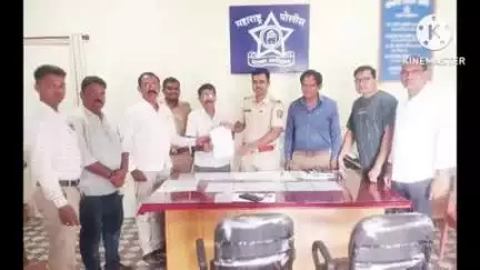आर्वी: कंत्राटदार विरोधात जनआक्रोश समितीची तक्रार फौजदारी गुन्हा दाखल करा.. गिट्टी चे ढिगारे सुरक्षा बॅरिकेट नाही
#Jansamasya