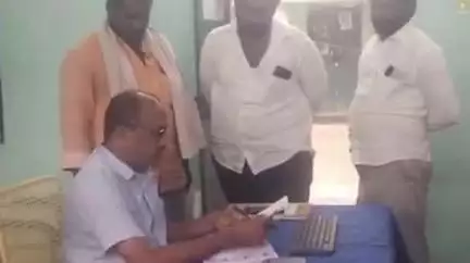యర్రగొండపాలెం: భూ సమస్యలను ప్రాధాన్యత క్రమంలో పరిష్కరిస్తామని తెలిపిన పుల్లలచెరువు ఎమ్మార్వో వెంకటేశ్వరరావు