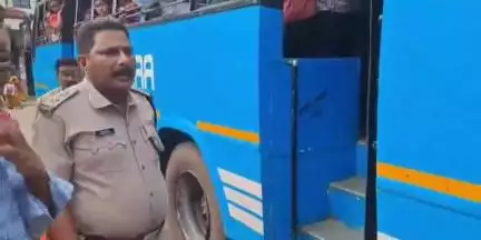 കൊട്ടാരക്കര: കൊട്ടാരക്കര പ്രൈവറ്റ് ബസ് സ്റ്റാൻഡിൽ വിദ്യാർത്ഥികൾ ഏറ്റുമുട്ടി, പോലീസെത്തി സ്റ്റേഷനിലേക്ക് മാറ്റി