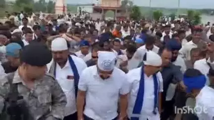 जानसठ: भोपा के शुक्रतीर्थ सतगुरु समनदास मंदिर पहुंचे भीम आर्मी चीफ चंद्रशेखर आजाद, भारी संख्या में लोगों की भीड़ जुटी