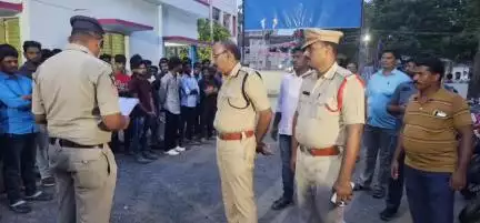 ఈవ్ టీజింగ్ చేస్తున్నవారి పైన, బైక్ రేసర్లు ట్రిపుల్ రైడర్ లపై స్పెషల్ డ్రైవ్ నిర్వహించిన పోలీసులు