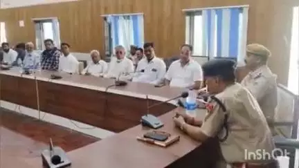 कपासन: कपासन पंचायत समिति सभागार में पुलिस प्रशासन ने सीएलजी व शांति समिति सदस्यों की बैठक की, त्यौहारों पर चर्चा
