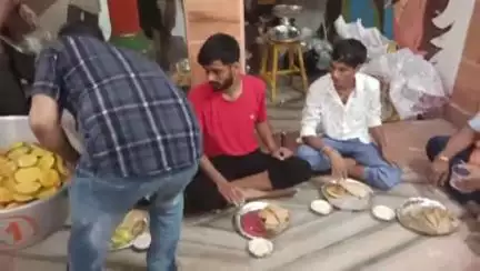 बिहिया: नगर के काली मंदिर में अदरा का भोज हुआ, कई लोग हुए शामिल