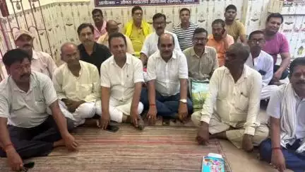 ओबरा: राधाकृष्ण मंदिर में ओबरा महोत्सव को सफल बनाने के लिए हुई बैठक