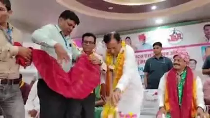 निवाई: जर्नलिस्ट राजस्थान जार एसोसिएशन की नवीन कार्यकारिणी का शपथ ग्रहण समारोह टोंक के अग्रवाल धर्मशाला में आयोजित हुआ