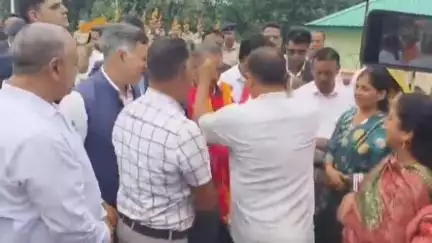 घुमारवीं: मुख्यमंत्री सुखविंदर सिंह सुक्खू ने घुमारवीं में सुनीं जनसमस्याएं, मंत्री राजेश धर्माणी भी रहे उपस्थित