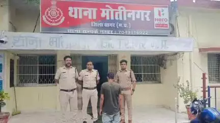 सागर नगर: मोतीनगर पुलिस ने अवैध शराब का परिवहन कर बेचने वाले फरार आरोपी को किया गिरफ्तार