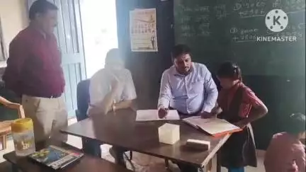 अमरवाड़ा: अमरवाड़ा: शिक्षा अधिकारी और बीआरसी ने किया स्कूलों का निरीक्षण, छुई स्कूल बंद मिलने पर नोटिस जारी