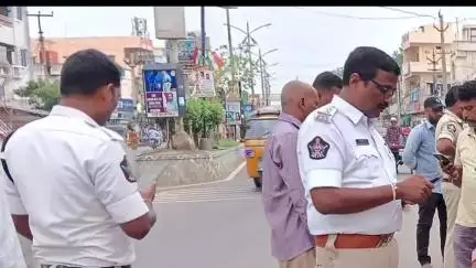 నంద్యాలలో డ్రైవింగ్ చేస్తూ పట్టుబడిన 15 మంది మైనర్లకు 75 వేల రూపాయల జరిమానా: ట్రాఫిక్ సిఐ మల్లికార్జున గుప్త
