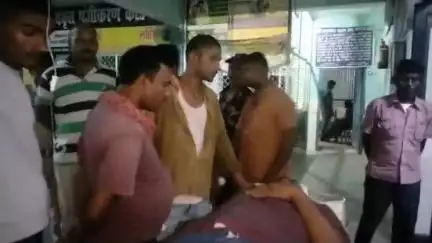 रफीगंज: रफीगंज थाना क्षेत्र के चरकावां हाजी गांव में मारपीट में दो लोग घायल, प्राथमिकी दर्ज, तीन गिरफ्तार