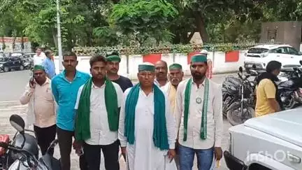 कैसरगंज: किसानों की समस्या को लेकर भारतीय किसान यूनियन (टिकैत) ने डीएम कार्यालय में दिया चार सूत्रीय मांग का ज्ञापन #jansamasya