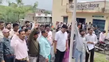 अलीराजपुर: सोंडवा में ई-अटेंडेंस के विरोध में शिक्षकों ने एस डी एम सीजी गोस्वामी को ज्ञापन सौंपा