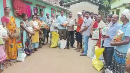 चान्हो: सहकारिता विभाग ने मुरतो में किसानों के बीच बीज का वितरण किया