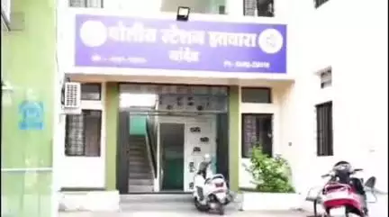 नांदेड: शास्त्रीनगरातील खंडेलवाल स्विटमार्ट समोर अज्ञात चौघांकडून फिर्यादी व साक्षीदाराला लोखंडी रॉड व दगडाने मारून गंभीर दुखापत
