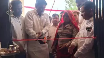लालसोट: महाराजपुरा में सोमवार को लालसोट विधायक ने अतिथियों के साथ नवीन ग्राम पंचायत भवन का फीता काटकर किया लोकार्पण