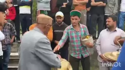 चिड़गांव: आढाल पहुंचे देवता महाराज का क्षेत्र के लोगों द्वारा किया गया स्वागत