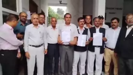 बीकापुर: बीकापुर बार एसोसिएशन चुनाव में वरिष्ठ अधिवक्ता अवध राम यादव एक मत से बने अध्यक्ष, सुरक्षा में पुलिस रही मौजूद