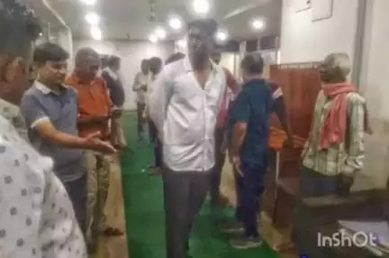 चंद्रपूर: जिल्ह्यातील भद्रावती नगर परिषद कार्यालयातील साहित्याची जप्ती ,किराया न दिल्याने जमीनमालकाची कारवाई