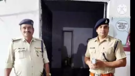 खनियाधाना: एसडीओपी पिछोर ने मायापुर थाने पहुंचकर रात्रि गश्त पर लगे पुलिस बल को चेक किया और थाने का औचक निरीक्षण किया