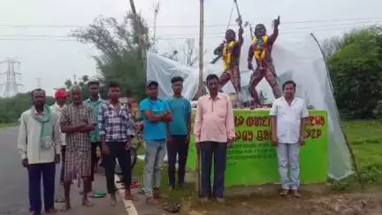 कुकड़ू: सीरूम पंचायत के हायतीरील में हूल दिवस पर सिद्धू कान्हू की प्रतिमा पर दी गई श्रद्धांजलि