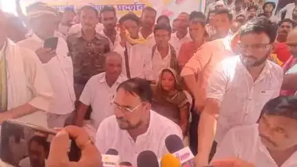 विभूतिपुर: विभूतिपुर में भ्रष्टाचार और जनसमस्याओं के खिलाफ रामबालक सिंह संगठन का सोमवार को विशाल प्रदर्शन