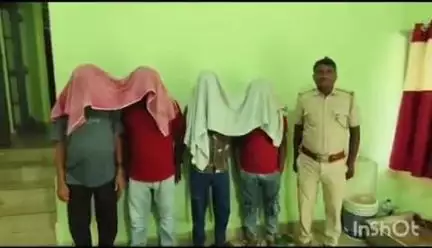ରେଙ୍ଗାଲି: ରେଙ୍ଗାଲି ନିର୍ବାଚନ ମଣ୍ଡଳୀ ଅନ୍ତର୍ଗତ କଳା ମାଟି ଆଦି ଅଂଚଳ ରେ ଅବକାରୀ ବିଭାଗର ଚଢାଉ, ବିଦେଶୀ ମଦ ସହ 4 ଗିରଫ
