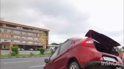 वल्लभनगर: भटेवर में नेशनल हाईवे रोड पर ब्रेक फेल होने से अनियंत्रित हुई कार नाले पर चढ़ी, 2 बच्चों सहित 1 महिला घायल