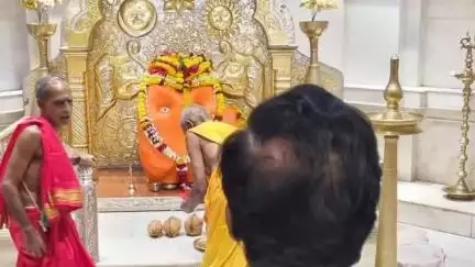 जाफराबाद: राजुर येथे माजी केंद्रीय मंत्री दानवे यांनी राजुरेश्र्वराचे दर्शन घेत साधला भाविकांशी संवाद