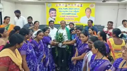 సంతనూతలపాడు: చీమకుర్తిలో మెప్మా ఆర్పీలకు ట్యాబ్ లను అందజేసిన సంతనూతలపాడు ఎమ్మెల్యే బిఎన్ విజయ్ కుమార్