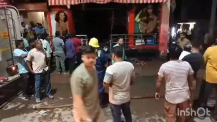 दुर्ग: इन्द्रा मार्केट में स्थित लेदर टच दुकान पर सोमवार सुबह 10 बजे लगी आग, फायर ब्रिगेड की टीम ने पाया आग पर काबू