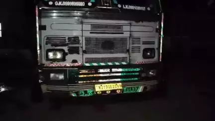 ओसियां: आबकारी पुलिस की बड़ी कार्रवाई, भारत माला सड़क मार्ग पर सिरमंडी पुलिया के पास अवैध शराब से भरा ट्रक पकड़ा