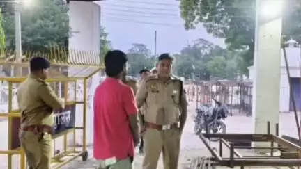 जौनपुर: रिजर्व पुलिस लाइन में एसपी ने प्रशिक्षु आरक्षियों से की बातचीत