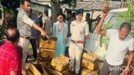 महिषी: जलई थाना परिसर में दंडाधिकारी और पुलिस की मौजूदगी में विदेशी शराब का विनष्टीकरण किया गया