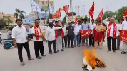 నిజామాబాద్ సౌత్: నగరంలో బొమ్మ పక్షాల ఆధ్వర్యంలో నిరసన, కేంద్ర హోం శాఖ మంత్రి అమిత్ షా దిష్టిబొమ్మ దగ్ధం