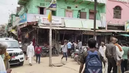 कैलारस: अवैध वसूली न मिलने पर दुकानदार की पिटाई, पुलिस ने पिता-पुत्र को किया गिरफ्तार, भेजा जेल