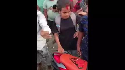 सरैया: मानिकपुर चौक पर ग्रामीणों ने प्रेमी युगल को पकड़ा, मंदिर में कराई शादी, वीडियो वायरल