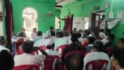 चेनारी: चेनारी थाना परिसर में मुहर्रम पर्व को लेकर शांति समिति की बैठक संपन्न हुई