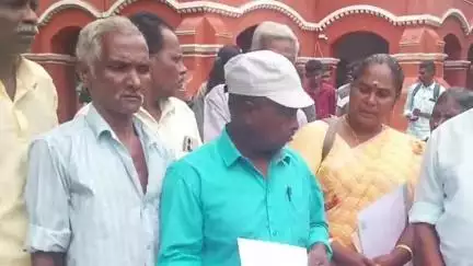 கூடலூர்: அடிப்படை வசதி இன்றி தவிக்கும் மக்கள் தற்போது வரை எவ்வித தீர்வும் ஏற்படுத்திதரவில்லை ஓவேலி மக்கள் மாவட்டஆட்சியரிடம் மனுlocal issue