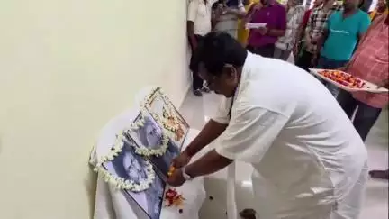 সিউড়ি ১: সিউড়ির এক নম্বর ব্লক প্রশাসনের পক্ষ থেকে ব্লক অফিসে যথাযথ মর্যাদায় হুল দিবস পালন করা হলো